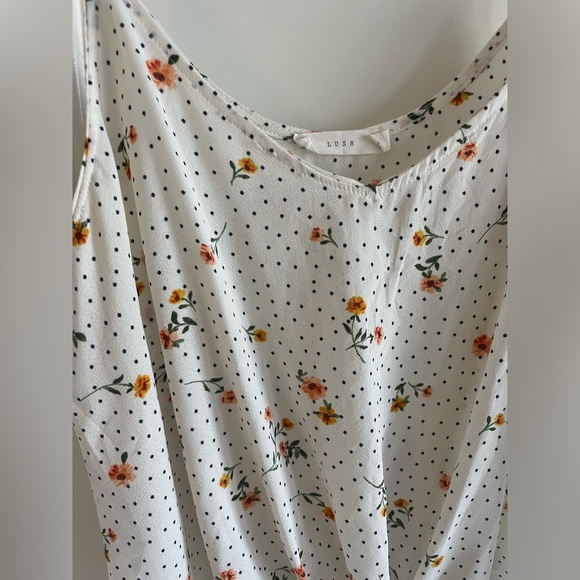 LUSH Parina Tie Front Crop Cami Blouse Size Large - Picture 2 of 5